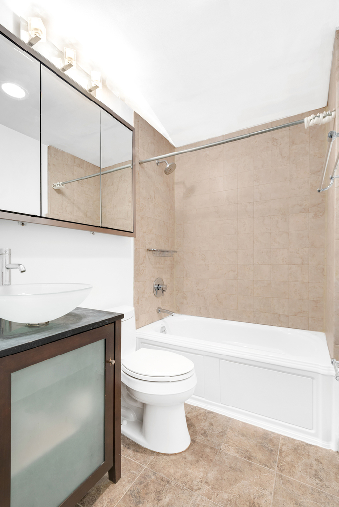 414 West 54th Street - Photo 7