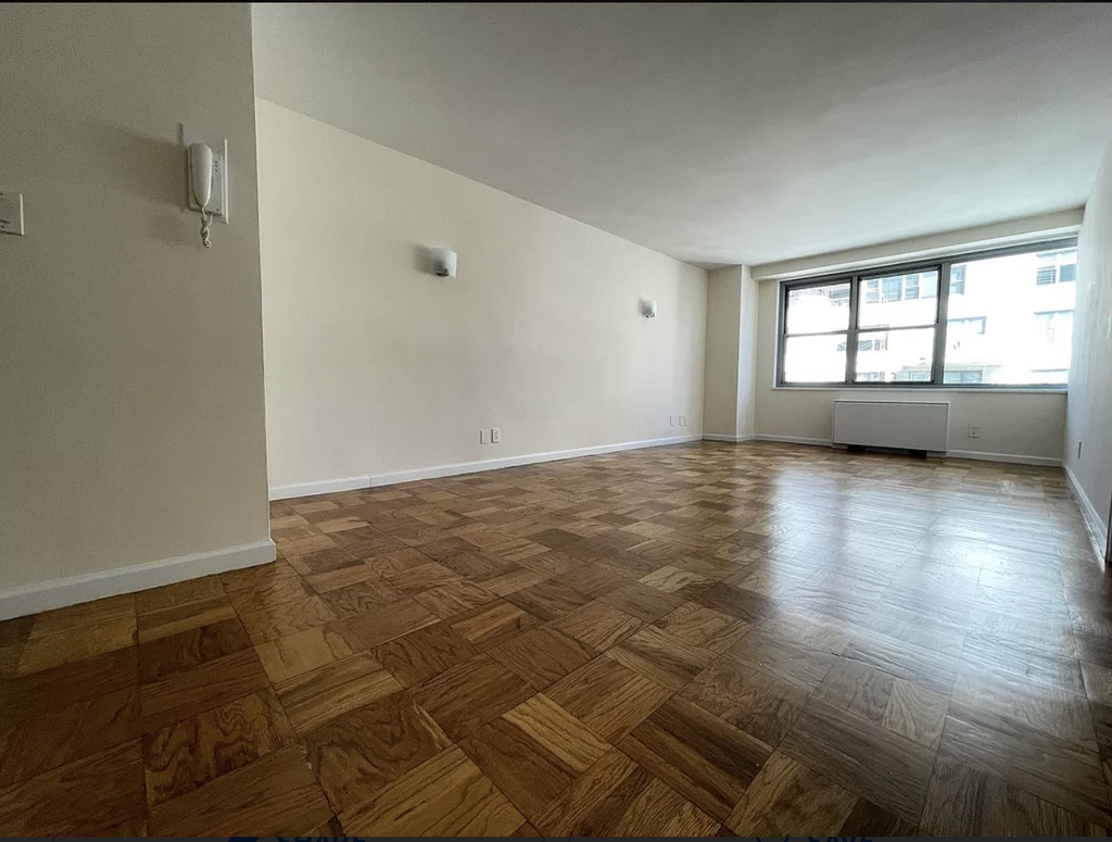 250 East 63rd Street - Photo 2