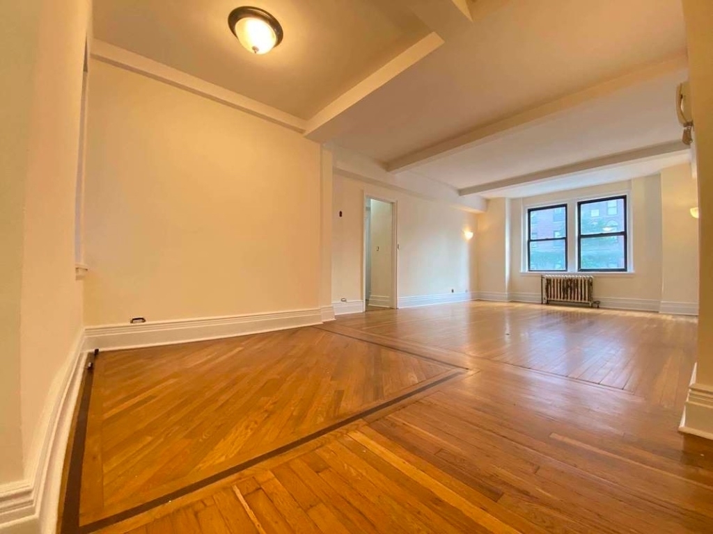 245 East 21st Street - Photo 2