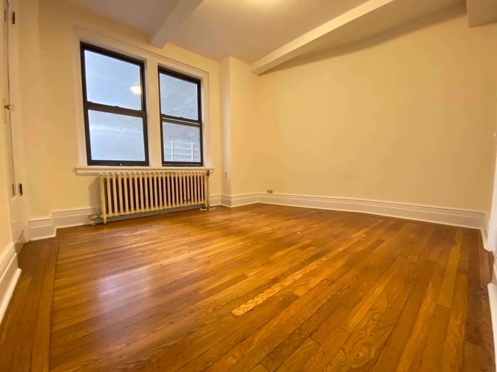 245 East 21st Street - Photo 6