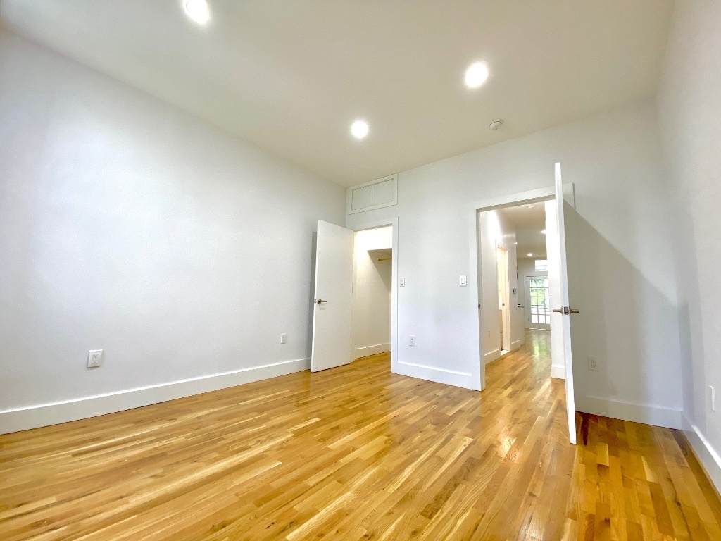 1420 Dekalb Avenue - Photo 4