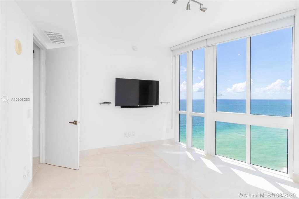 16001 Collins Ave - Photo 19