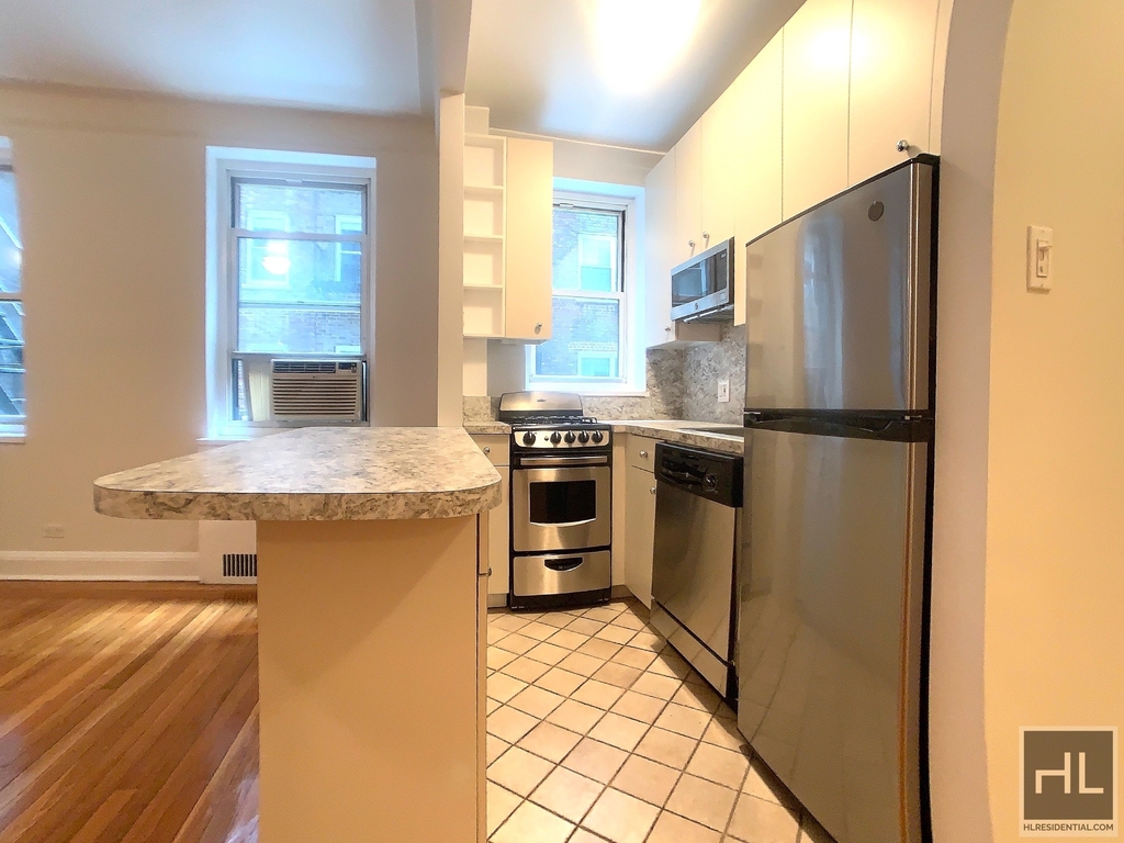 34 West 65th Street - Photo 1