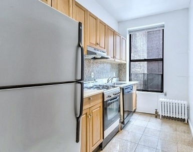 East 82nd Street - Photo 5