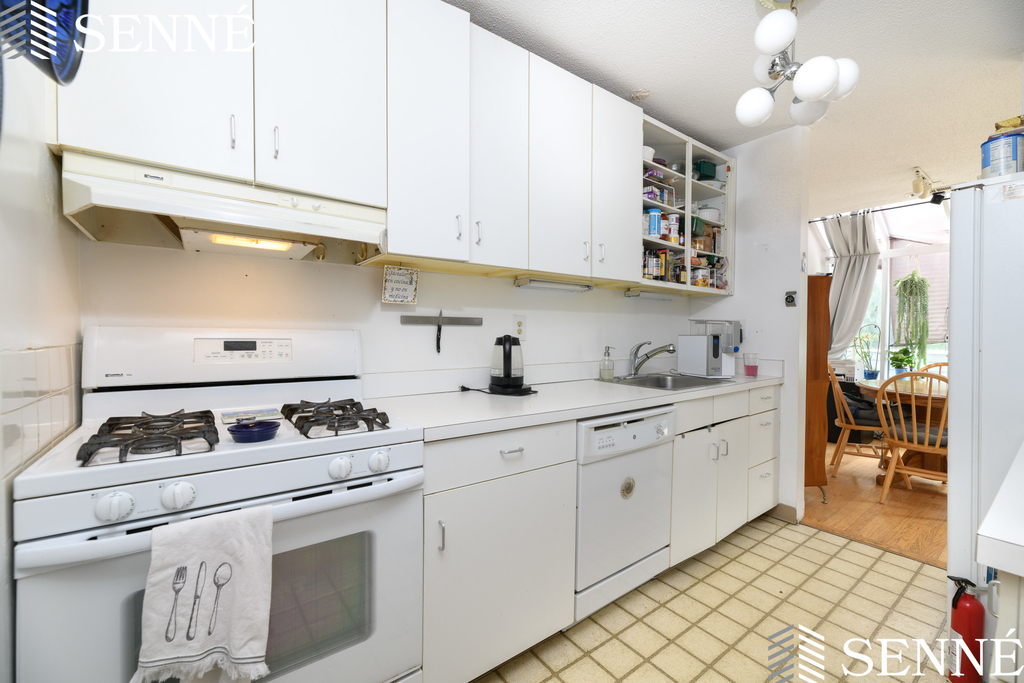 42 Fresh Pond Pl. - Photo 3