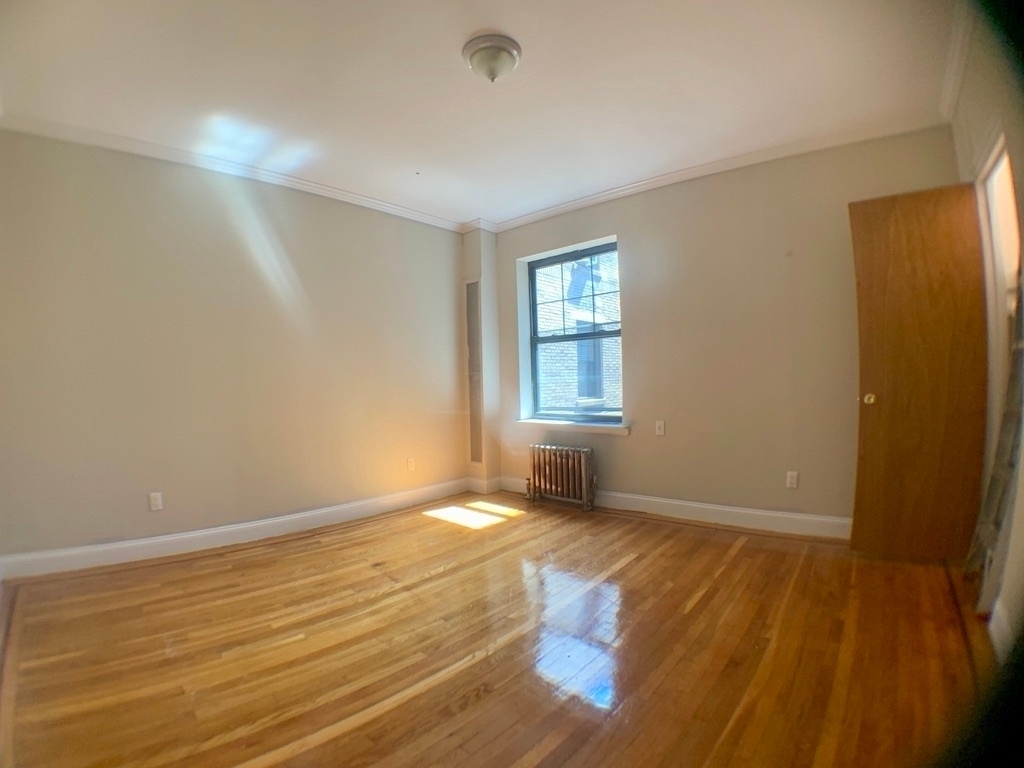 West 187 Chittenden Avenue - Photo 4