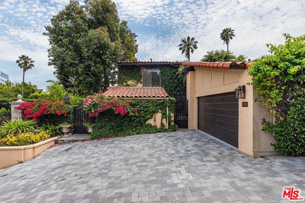 9329 Doheny Rd - Photo 3