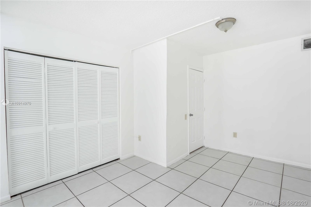 5401 Collins Ave - Photo 15