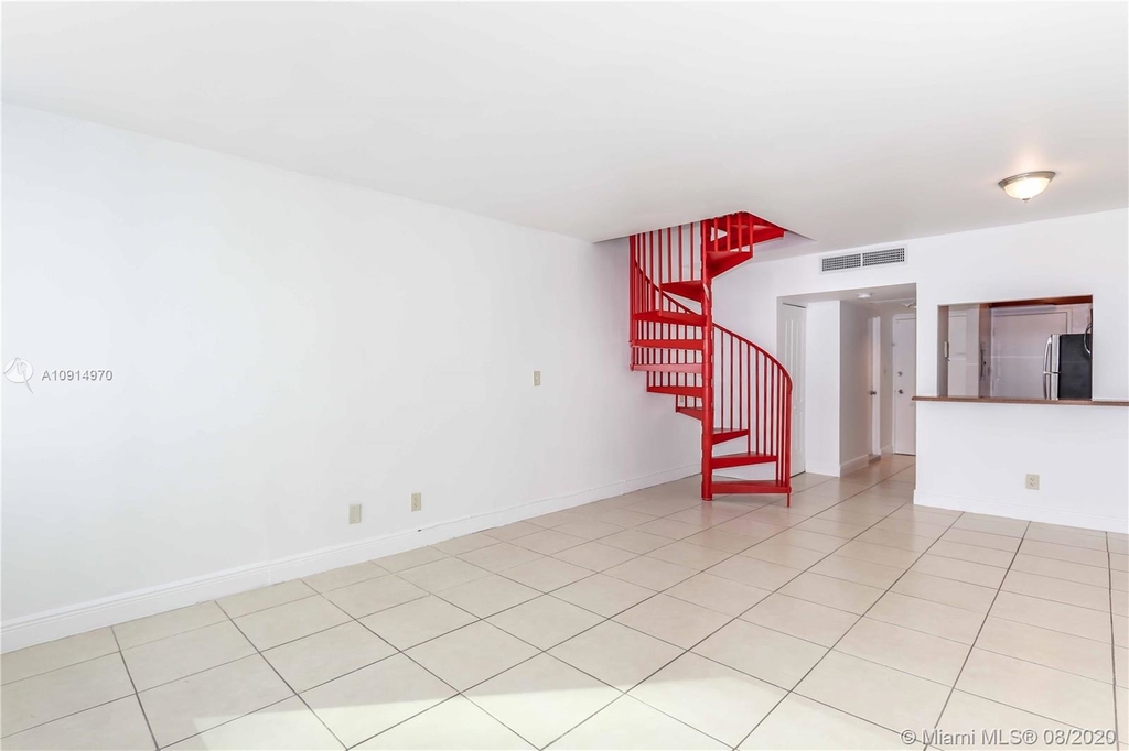 5401 Collins Ave - Photo 8