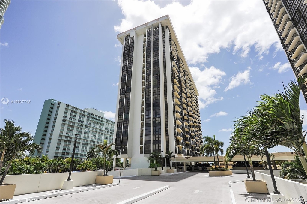 1865 Brickell Ave - Photo 18