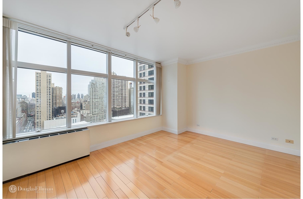 160 West 66th St - Photo 1