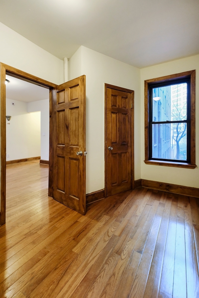 254 Manhattan Ave - Photo 3