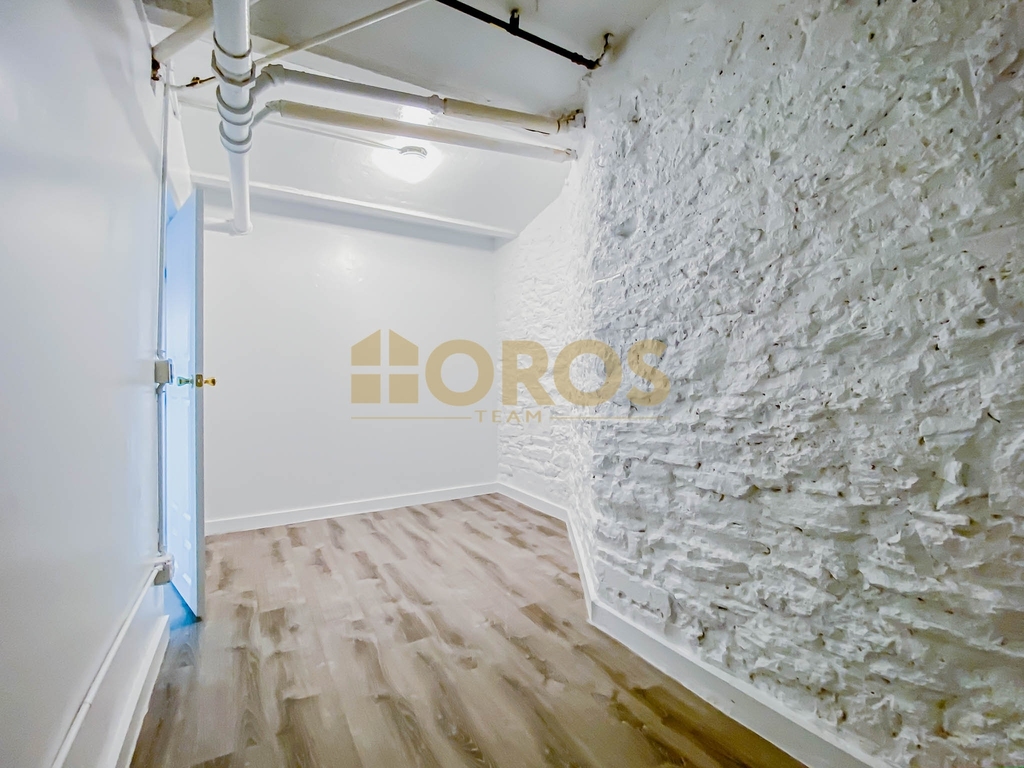217 East 10th Street - Photo 10