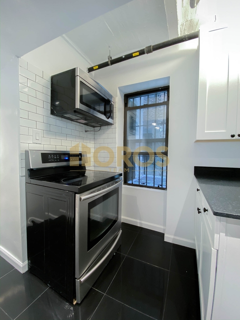 217 East 10th Street - Photo 2