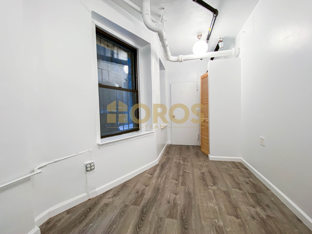 217 East 10th Street - Photo 7