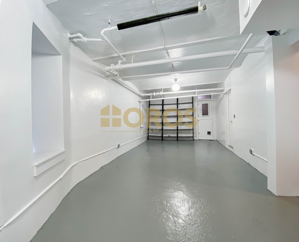217 East 10th Street - Photo 3