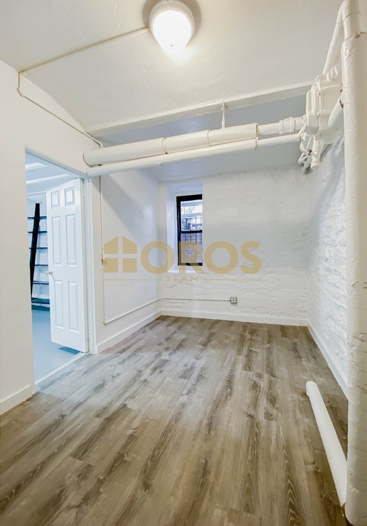 217 East 10th Street - Photo 5
