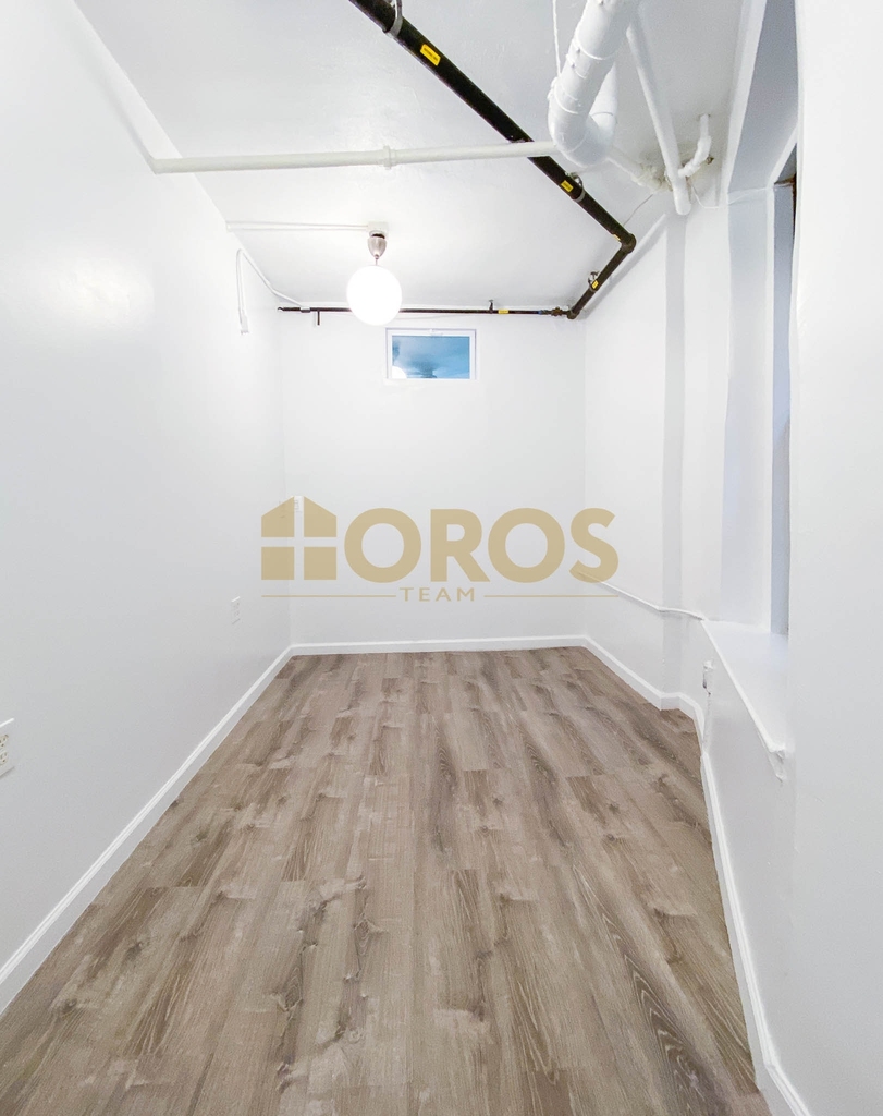 217 East 10th Street - Photo 6