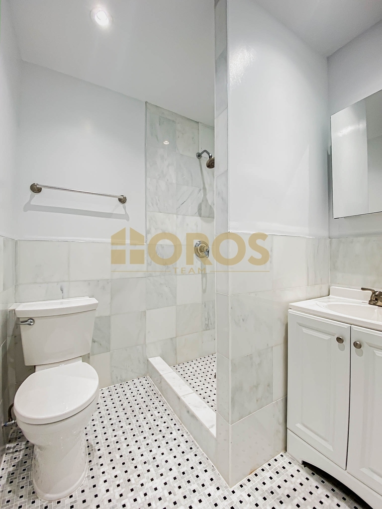 217 East 10th Street - Photo 8