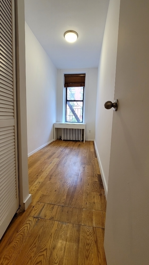 312 East 9th Street - Photo 4