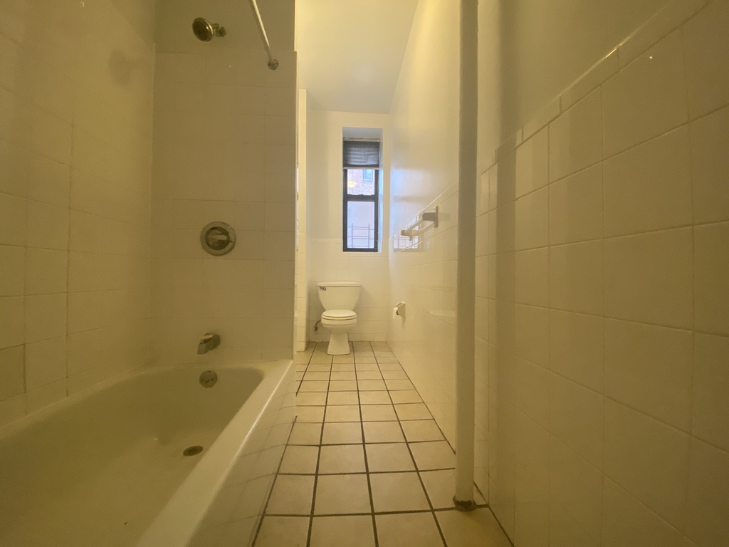 401 W 24th Street - Photo 5