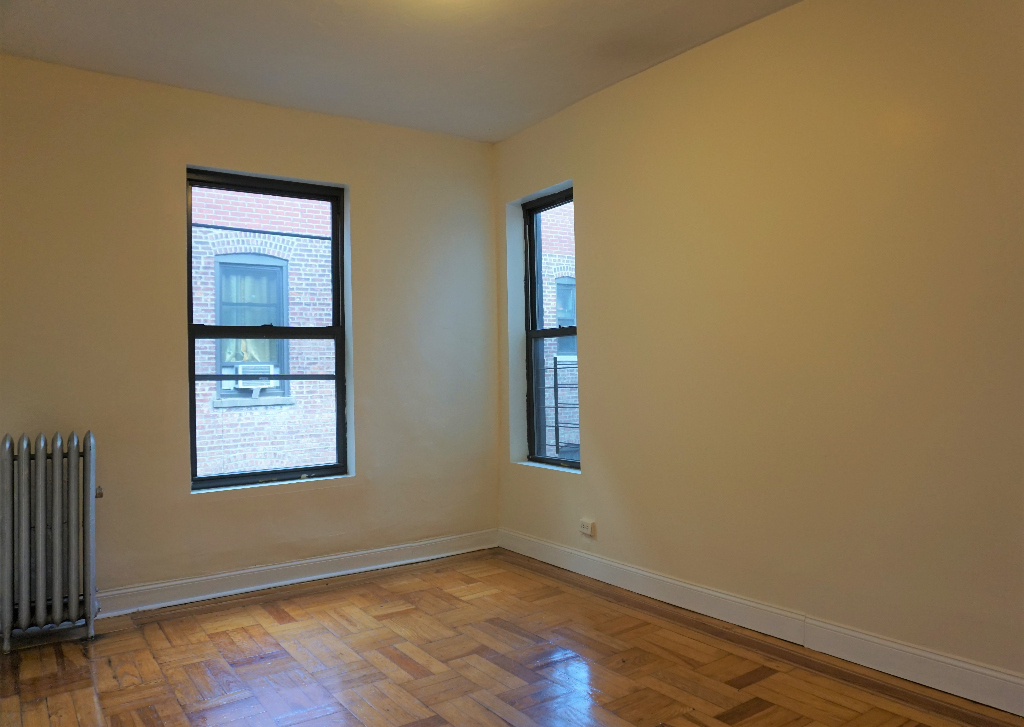 140 Seaman Avenue - Photo 3