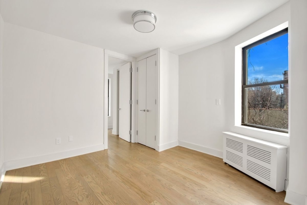 414 West 49th Street - Photo 6