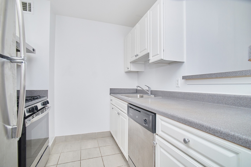 304 W 117th St - Photo 2