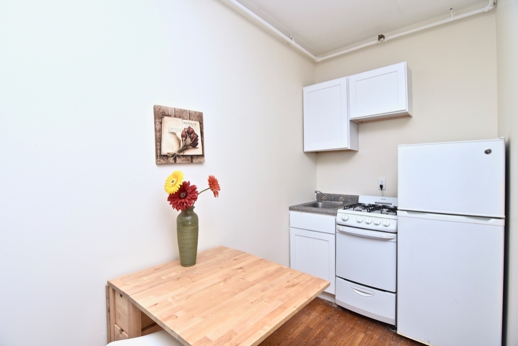 224 West 64th Street - Photo 2