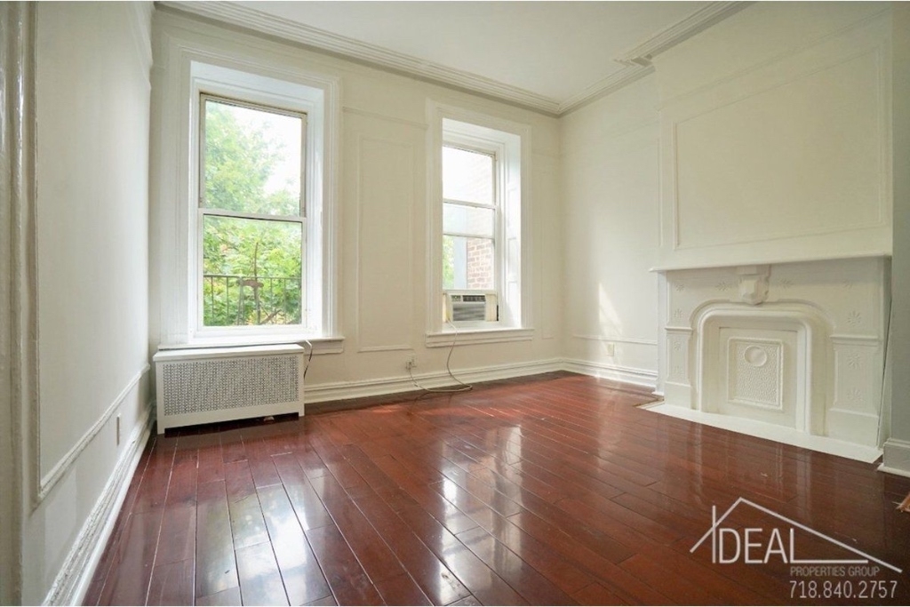 54 7th Avenue - Photo 2