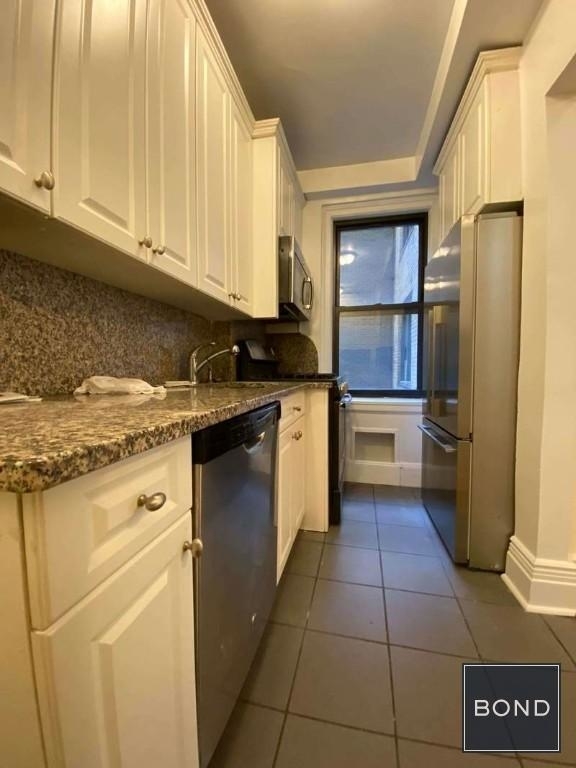 245 East 21st Street - Photo 5