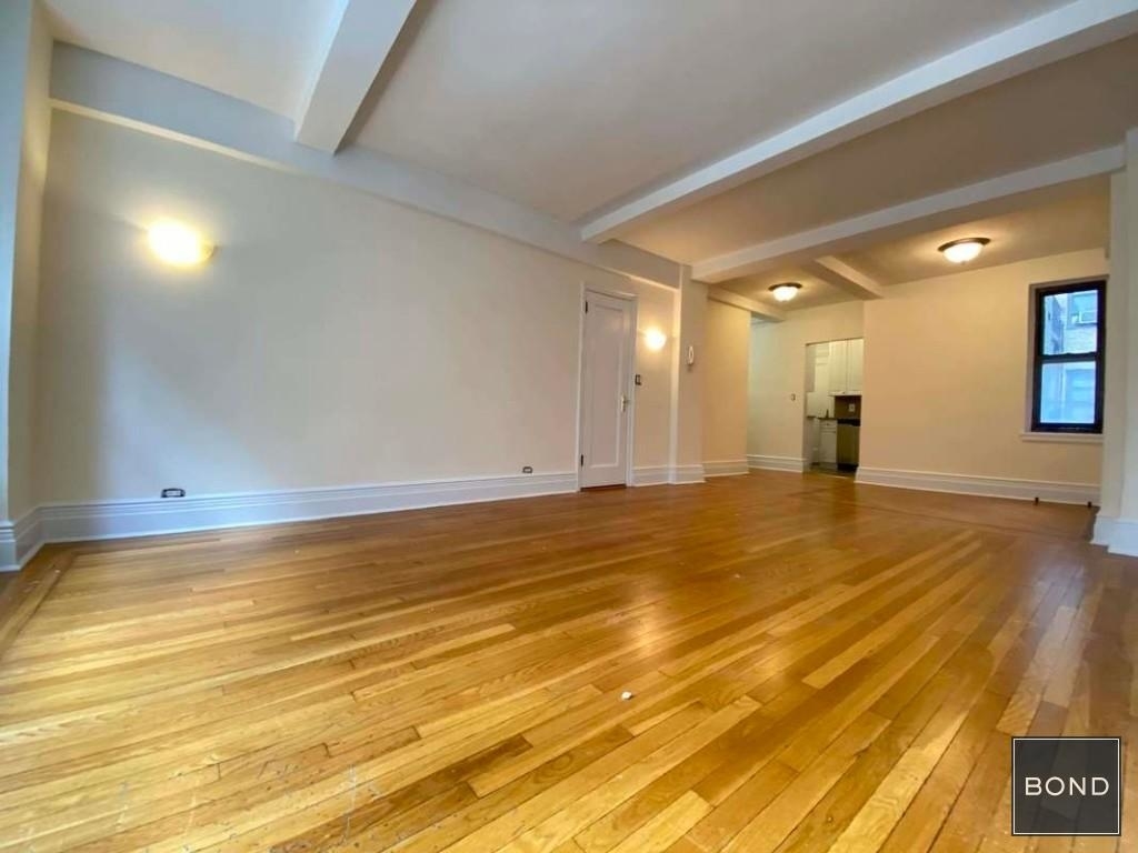 245 East 21st Street - Photo 2