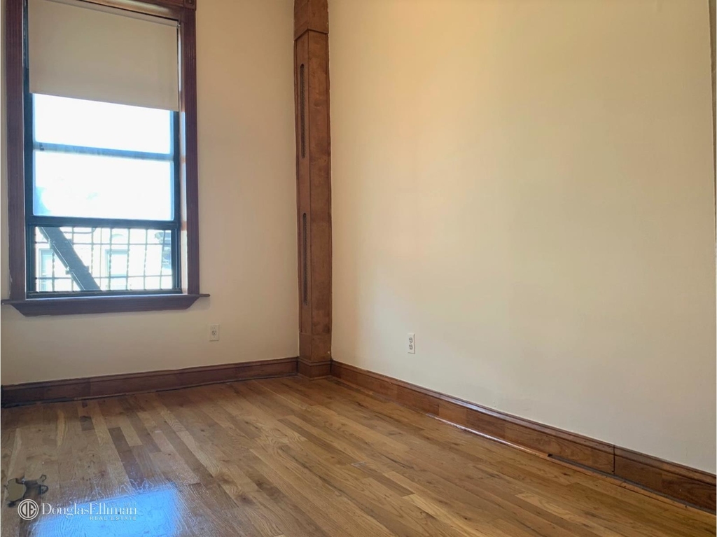 274 West 19th St - Photo 6