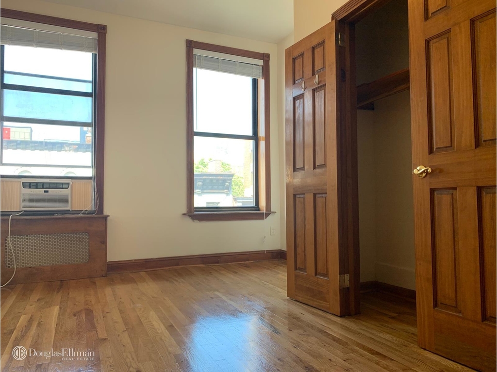 274 West 19th St - Photo 2