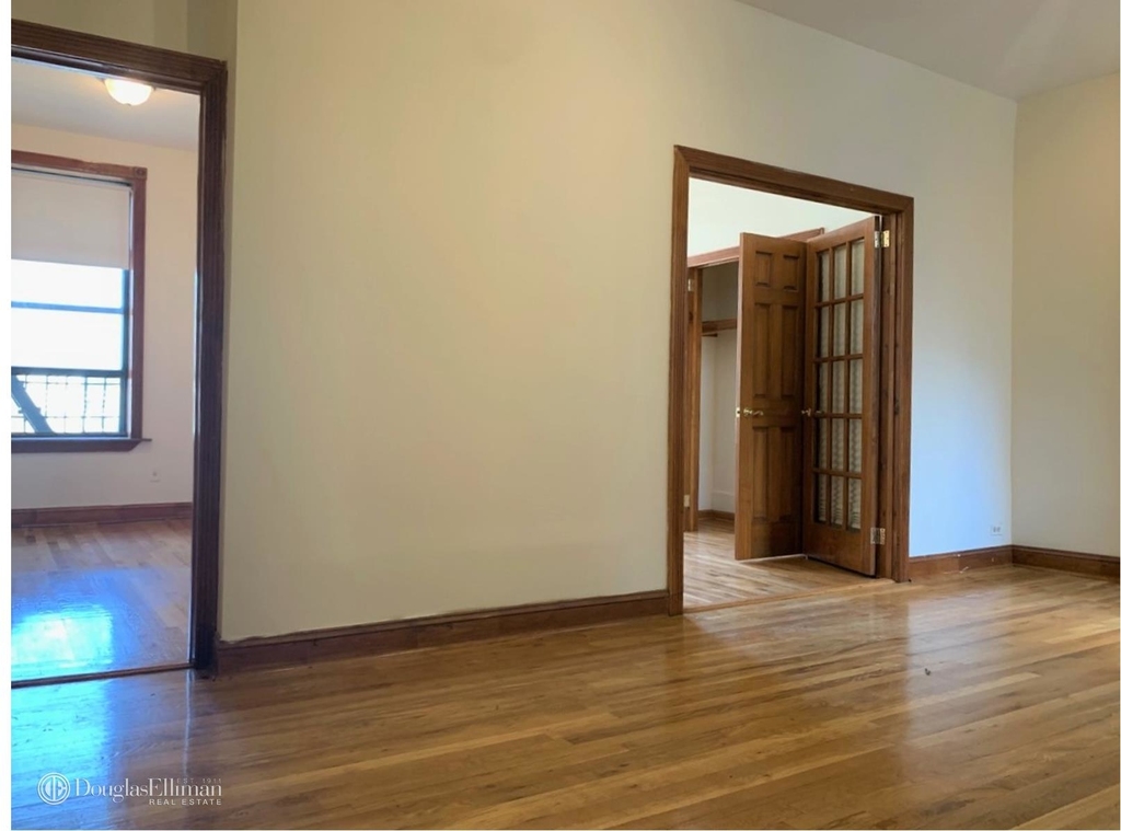 274 West 19th St - Photo 1