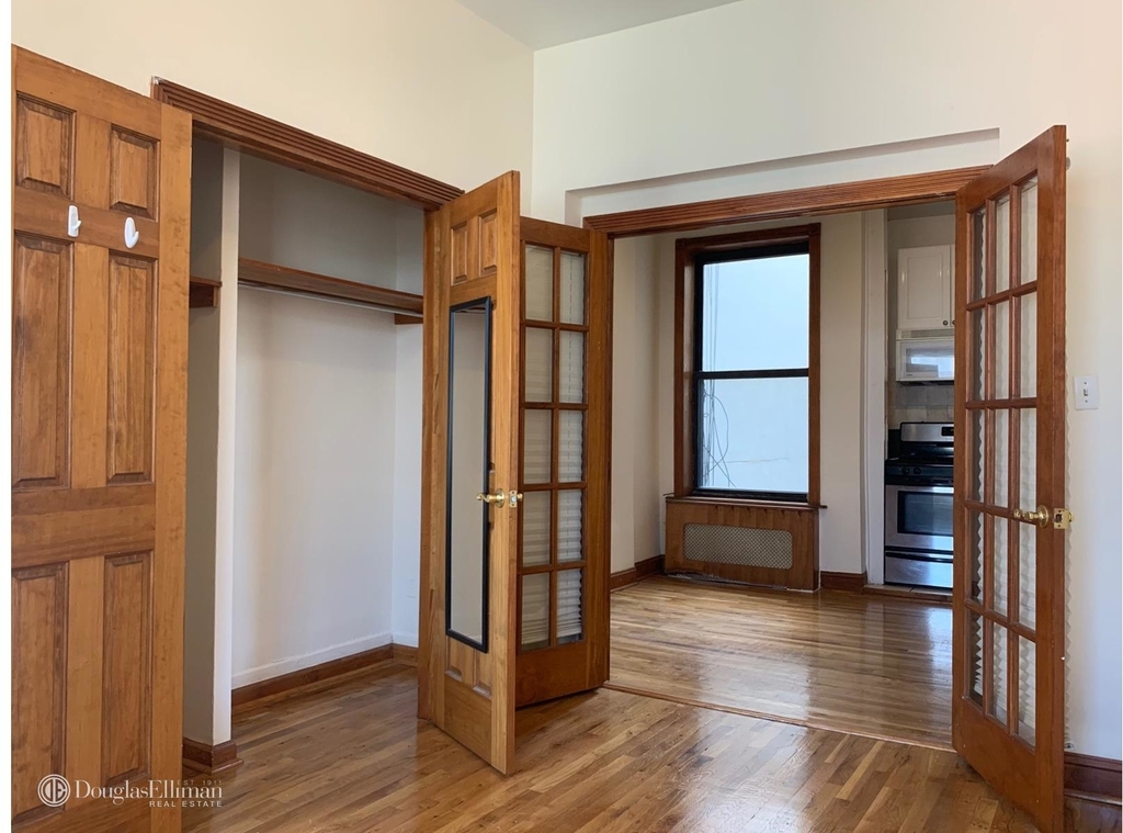 274 West 19th St - Photo 3