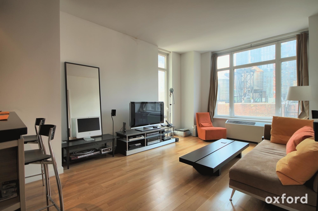 325 Fifth Avenue - Photo 0