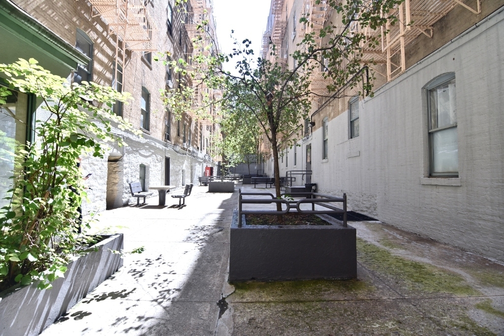 239 West 63rd Street - Photo 4