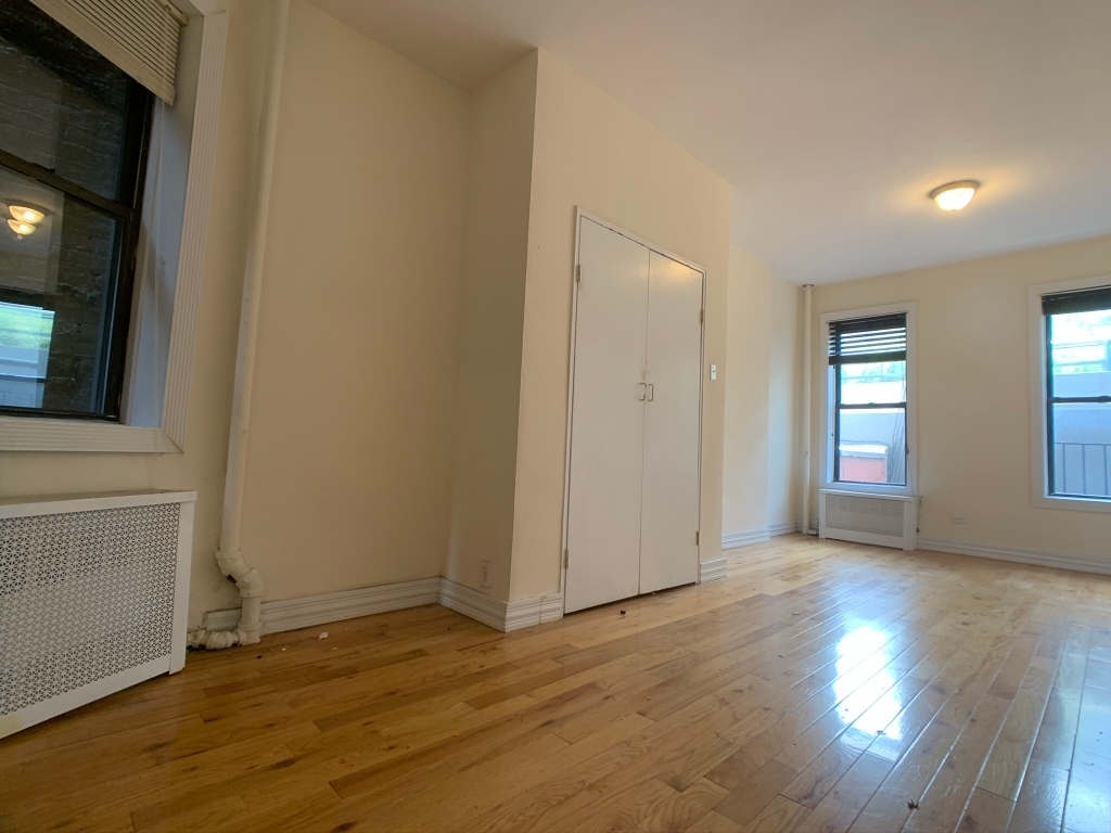 297 10th Avenue - Photo 1