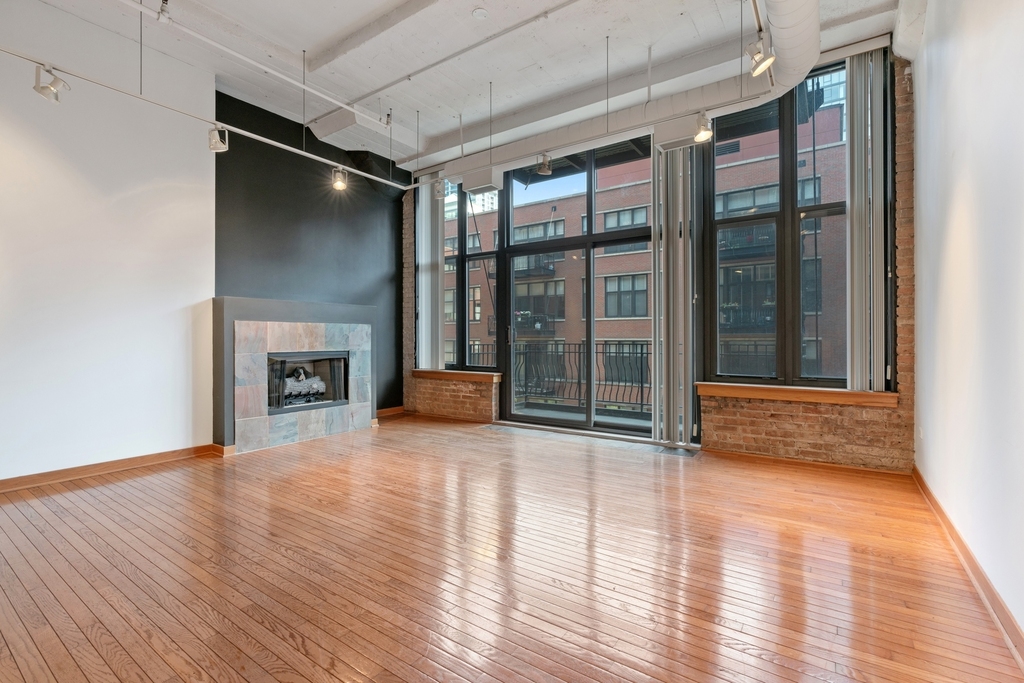 333 West Hubbard Street - Photo 1