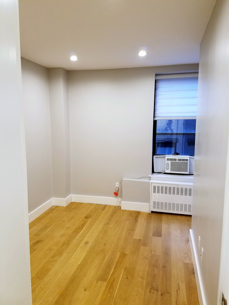 114 East 40th Street - Photo 3