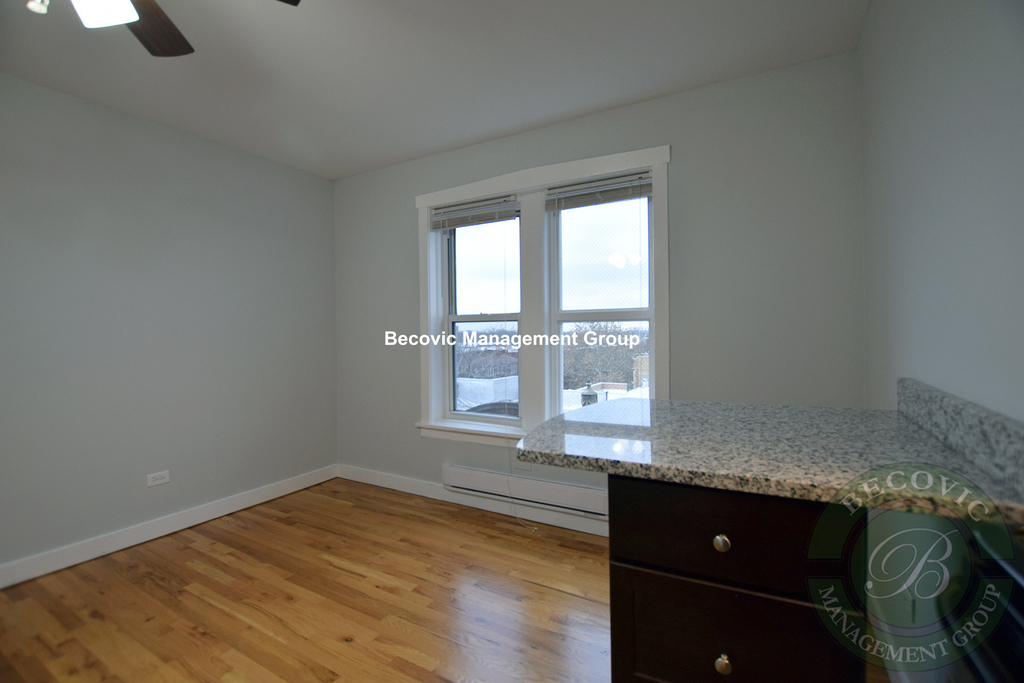 7450 North Greenview Ave. - Photo 3