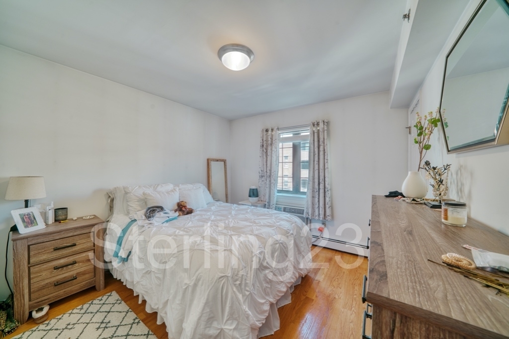 22-14 Astoria Boulevard - Photo 3