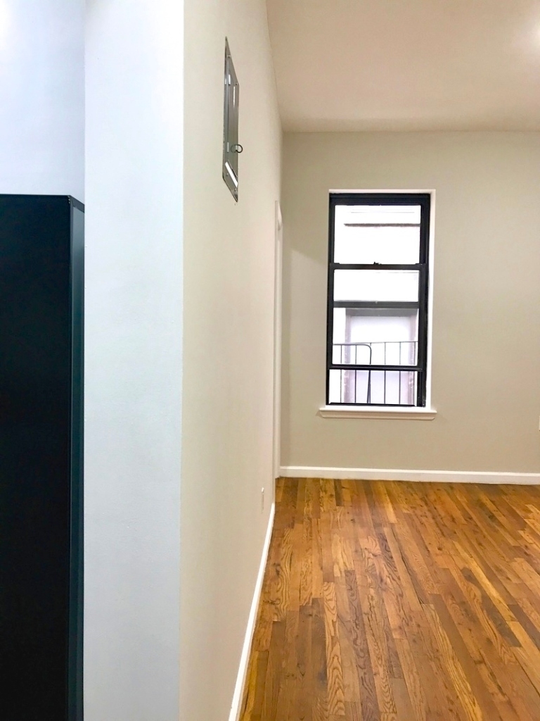 228 West 24th Street - Photo 3