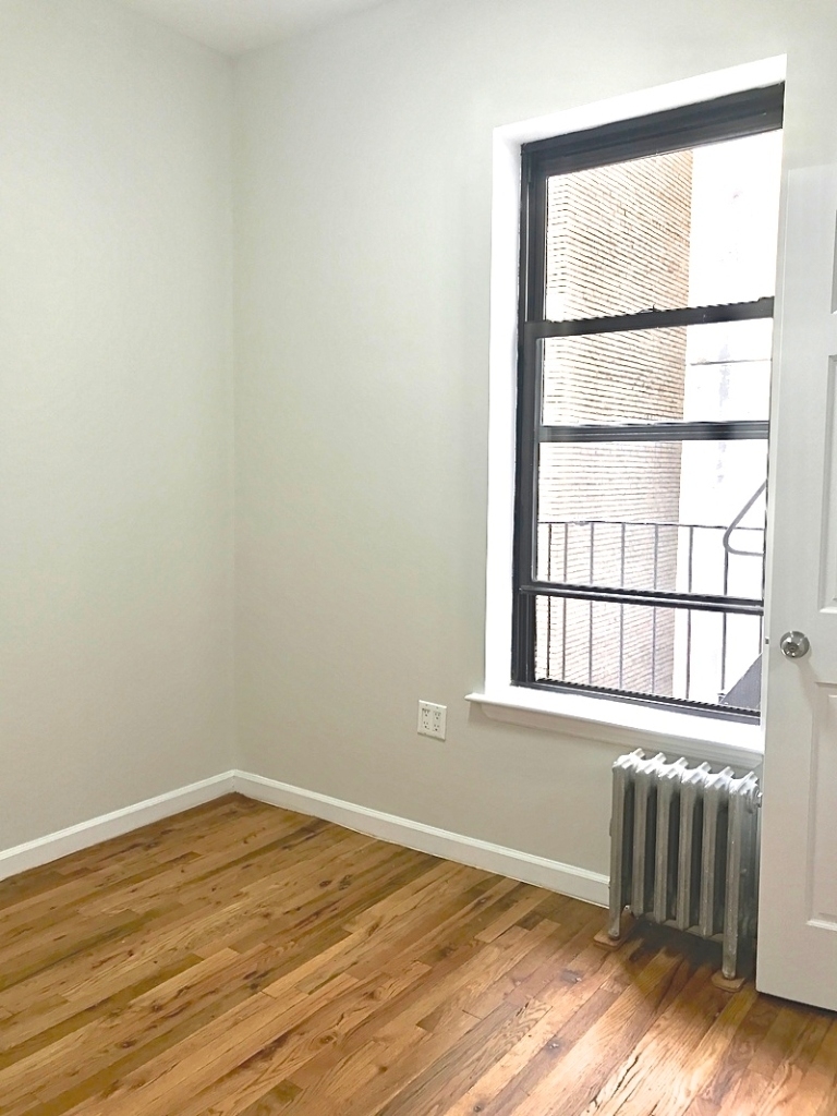 228 West 24th Street - Photo 4