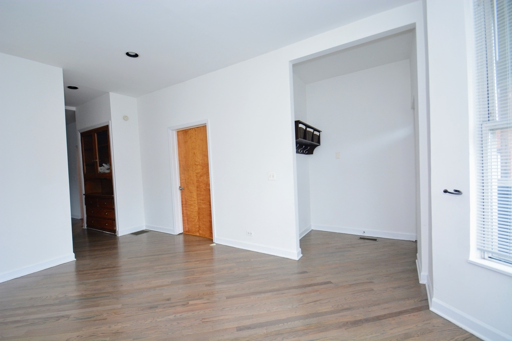 3414 North Damen Avenue - Photo 2