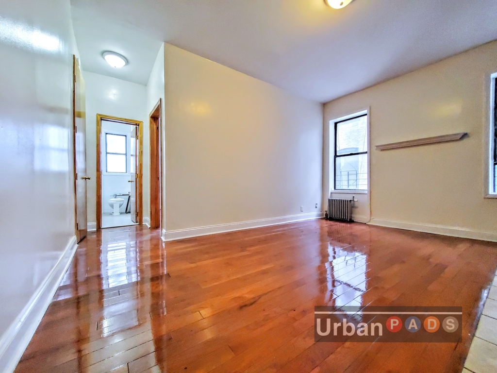 1030 Park Place - Photo 2