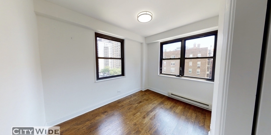 140 East 16 street  - Photo 2