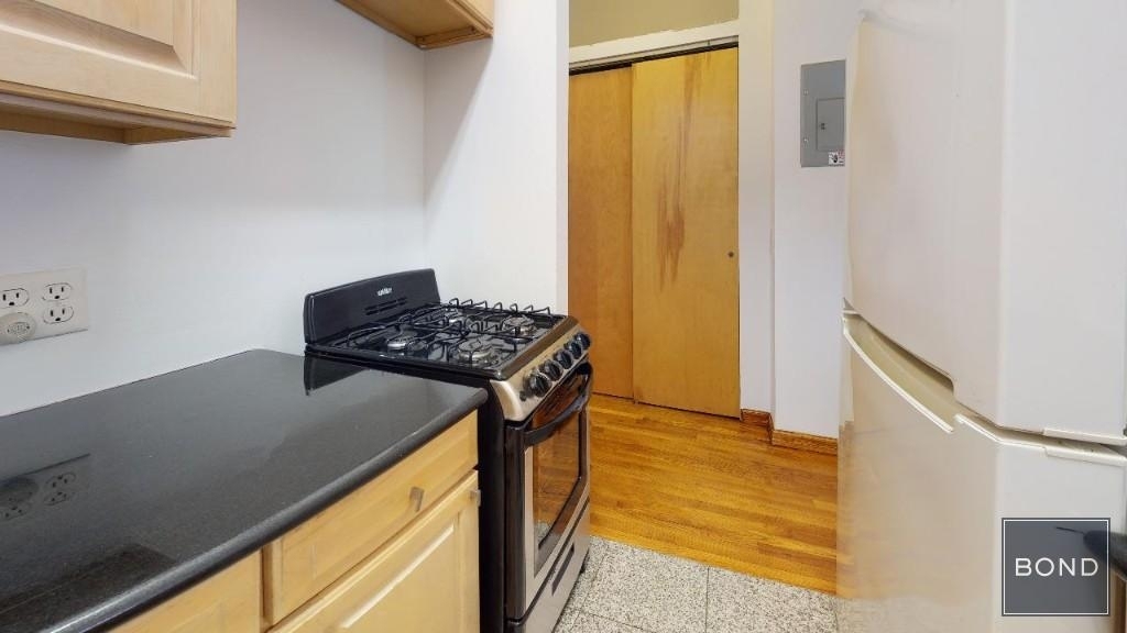 457 West 46th Street - Photo 2