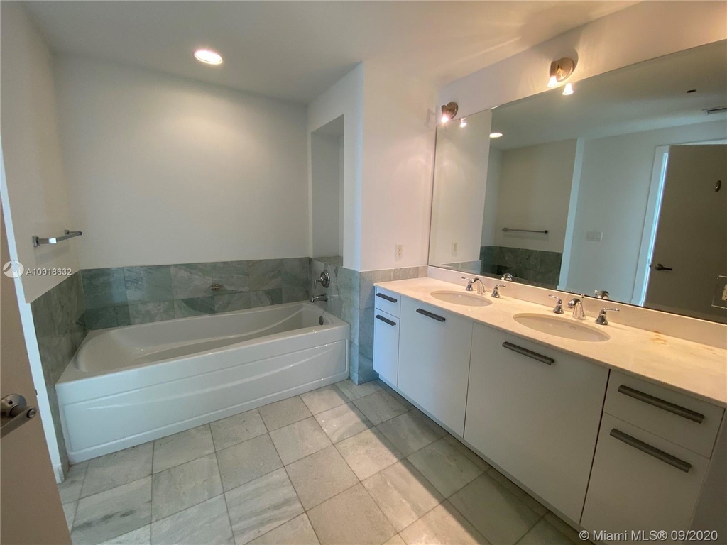 1060 Brickell Ave - Photo 11